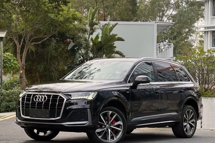 Used Audi Q7 2020 55 TFSI quattro S line sports model
