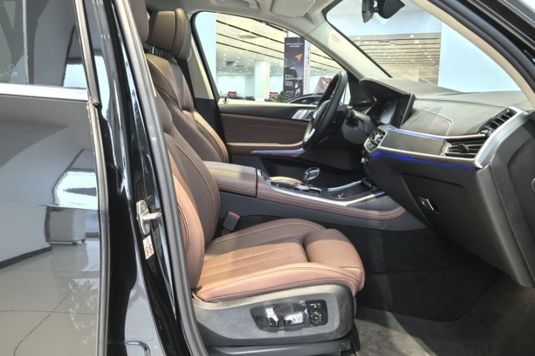 Used BMW X7 2022 xDrive40i Luxury Package with Leading Features
