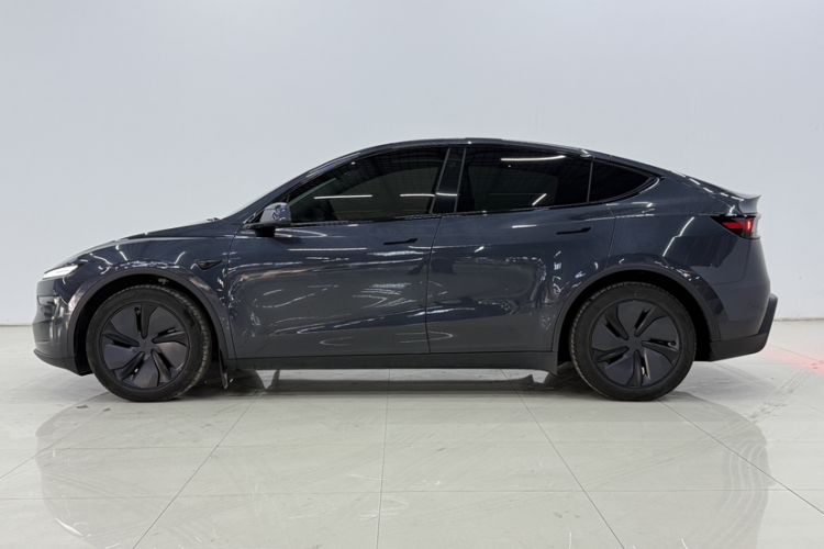 Used Tesla Model Y 2025 Long-Range All-Wheel-Drive Version