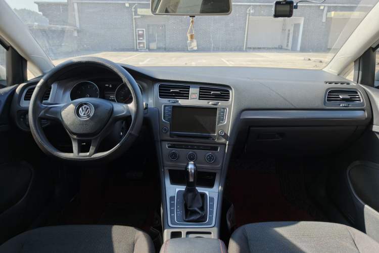 Used Volkswagen Golf 2014 1.6L Automatic Fashion Model
