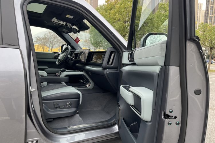 Used  Leopard 5 2023 Navigator Edition