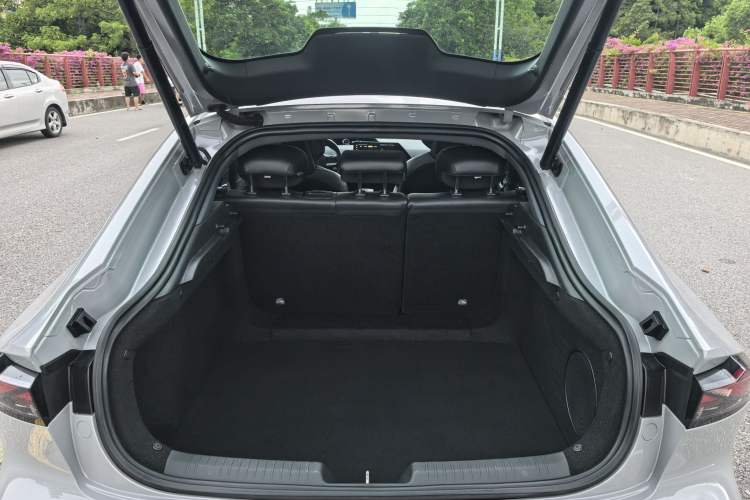 Used Changan UNI-V 2022 1.5T Smart Navigation Version
