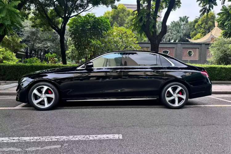 Used Mercedes-Benz E-Class 2019 E 300 L Sporty and Stylish Model
