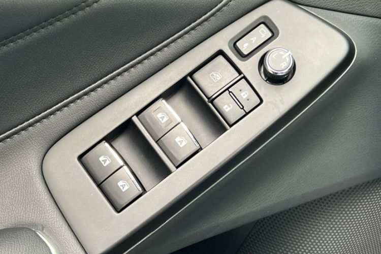 Used Toyota Avalon 2019 Dual-Engine 2.5L Luxury Edition China VI Standard