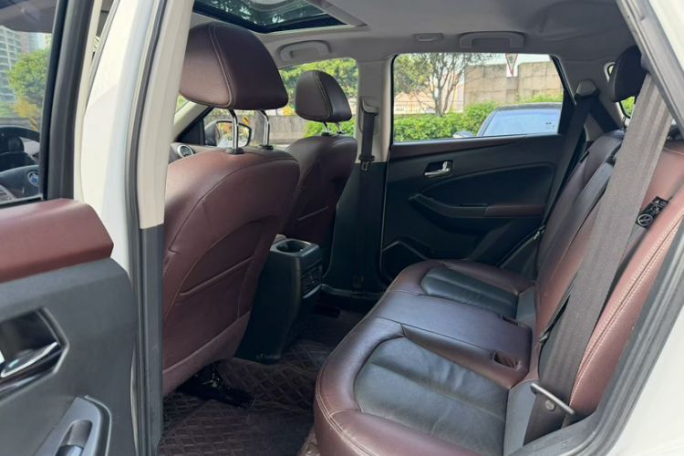 Used Venucia T70X 2015 2.0L CVT SmartFun Sport Edition