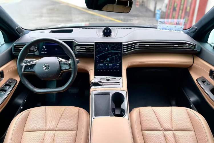 Used Nio ES8 2020 580 km Signature Edition 7-Seater Version
