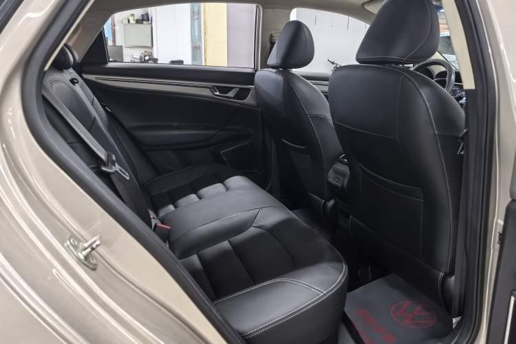 Used Geely Auto Emgrand GL 2017 1.8L DCT Elite Model
