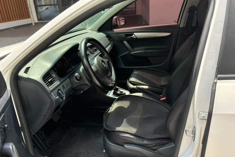 Used Volkswagen Lavida 2013 Revised Classic 1.6L Automatic Fashion Edition
