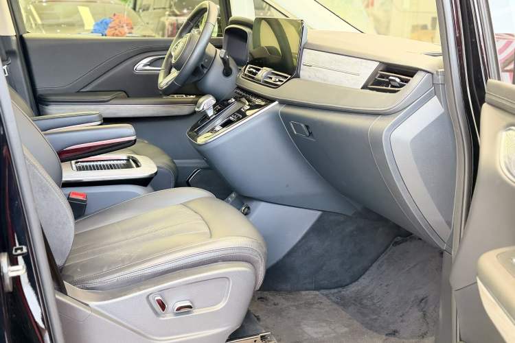 Used Hongqi HQ9 PHEV 2024 2.0T Four-Wheel Drive Business Edition