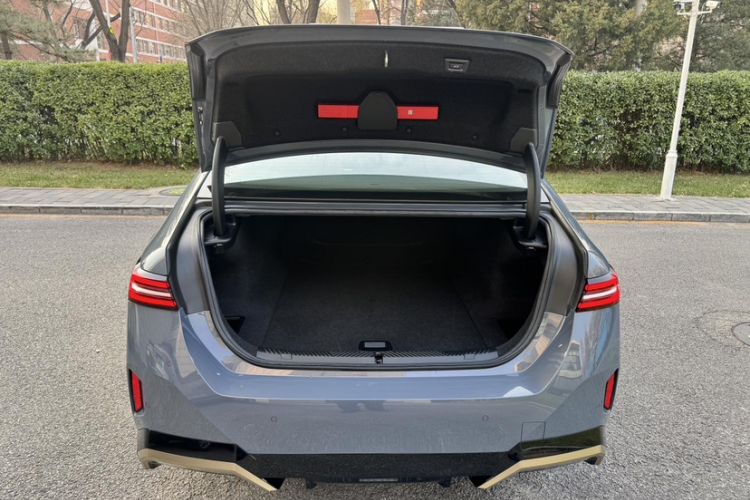 Used BMW i5 2024 eDrive 35L M Sport Package
