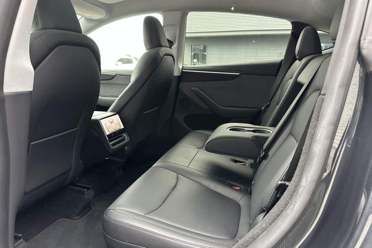 Used Tesla Model Y 2025 Rear-Wheel-Drive Version
