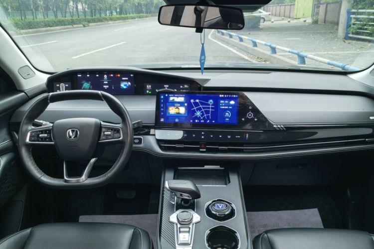 Used Changan UNI-K 2024 2.0T Two-Wheel Drive YueShang Trim
