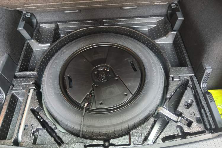 Used Volkswagen Tiguan L 2023 330TSI Automatic Two-Wheel Drive R-Line Flagship Edition