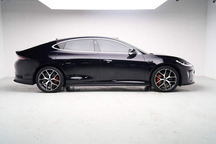 Used  L6 2025 Pro Max model
