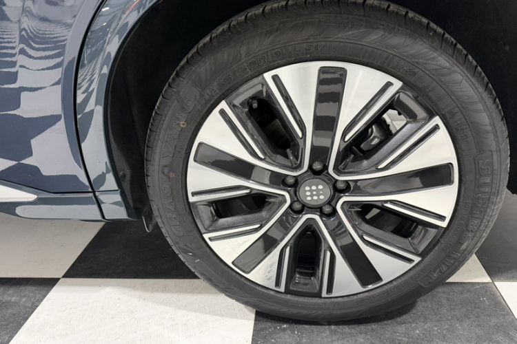 Used  E5 PLUS 2025 165 km Long-Range Version PLUS 5-Seater
