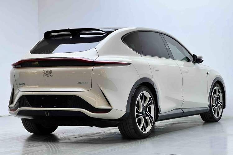 Used  LS7 2023 100kWh Lux All-Wheel-Drive Version
