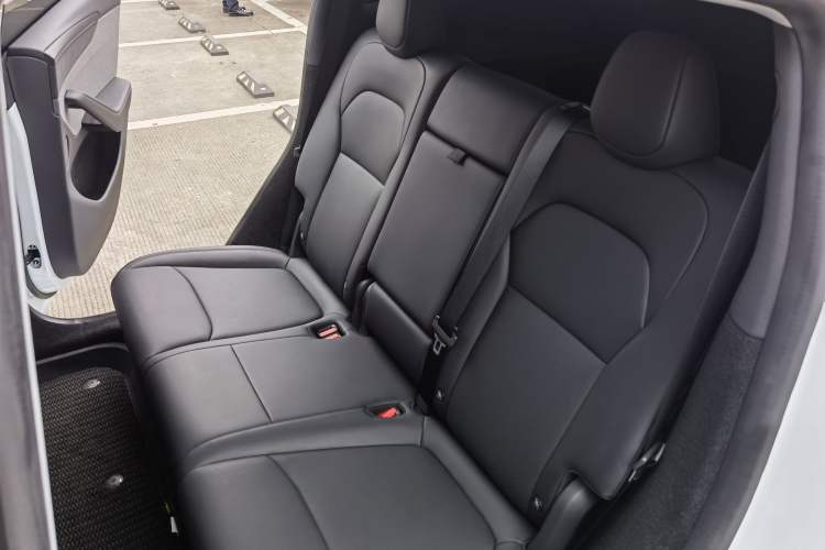 Used Tesla Model Y 2025 Rear-Wheel-Drive Version
