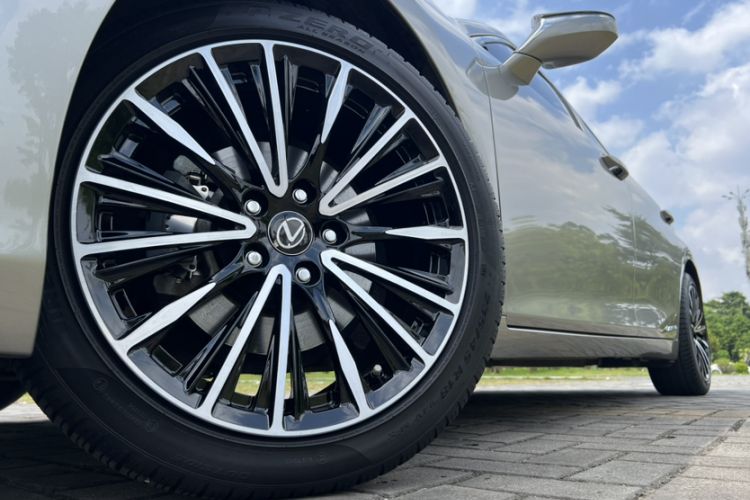 Used Lexus ES 2021 300h Excellence Edition
