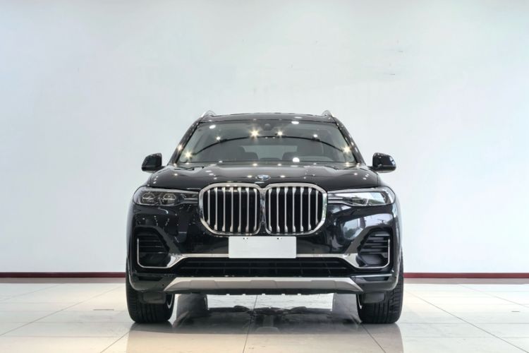 Used BMW X7 2022 xDrive40i Luxury Package with Leading Features
