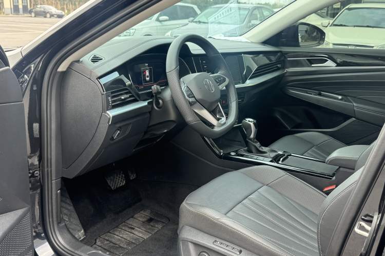 Used Volkswagen Passat 2025 Premium Version 380TSI Dragon Edition
