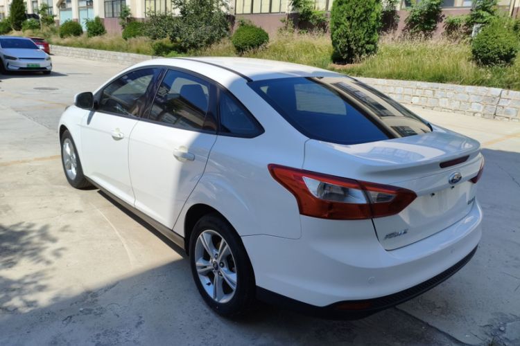 Used Ford Focus 2012 Sedan 1.6L Manual Fashion Edition
