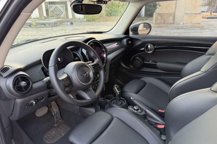 Used  MINI 2022 1.5T COOPER Classic Edition
