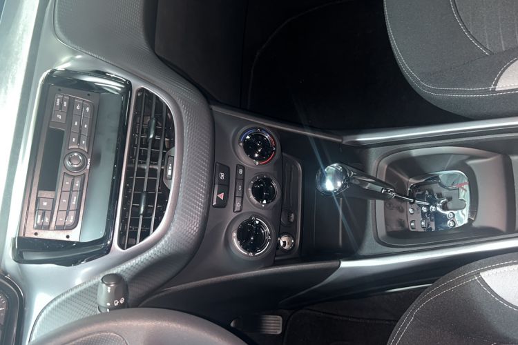 Used Peugeot 2008 2015 1.6L Automatic Playcool Edition
