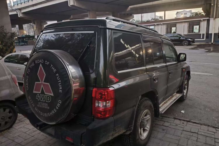 Used Leopaard Q6 2014 2.4L Two-Wheel Drive Version
