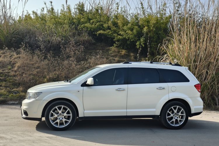 Used Dodge Journey 2013 2.4L Two-Wheel Drive Luxury Version
