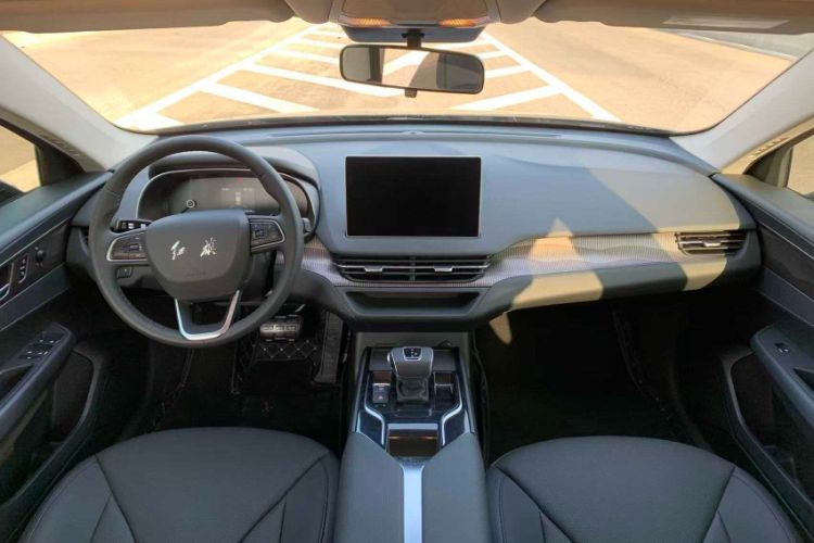 Used Hongqi E-QM5 2024 450km Range Commuter Version
