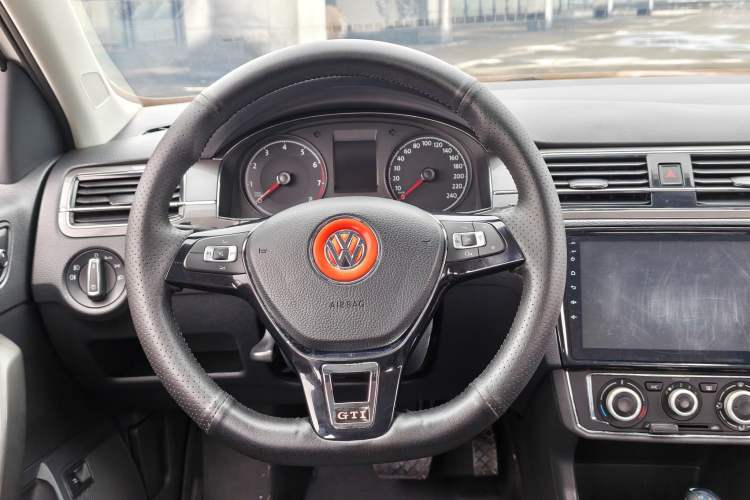 Used Volkswagen Santana 2016 1.6L Automatic Comfort Edition
