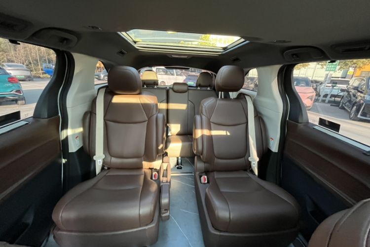 Used Toyota Granvia 2023 2.5L Hybrid Prestige PLUS Edition
