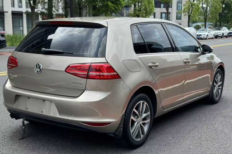 Used Volkswagen Golf 2016 230TSI Automatic Comfort Version
