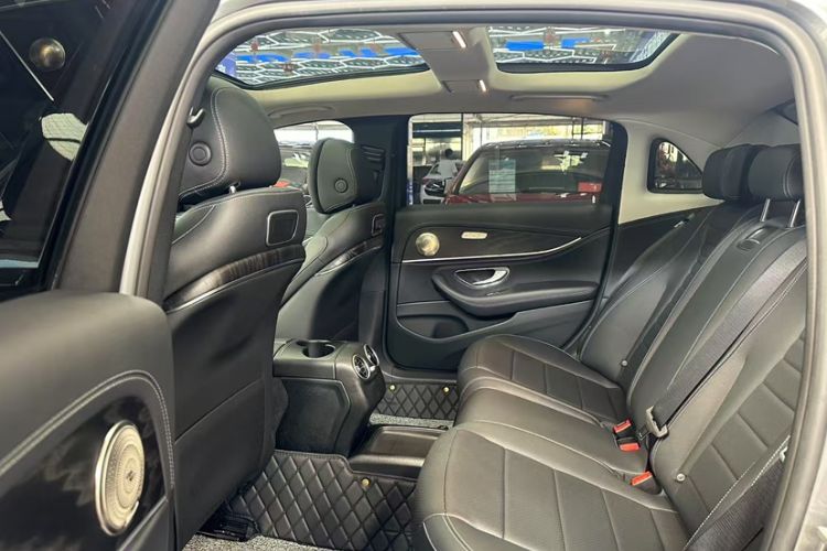 Used Mercedes-Benz E-Class 2019 Restyled E 300 L Sporty and Stylish Edition
