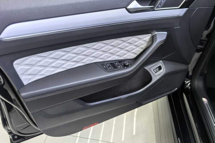 Used Volkswagen Magotan 2023 2 Million Units Commemorative Edition 330TSI DSG Luxury Version
