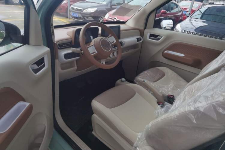 Used Wuling Hongguang MINIEV 2024 3rd Generation 215km Advanced Version
