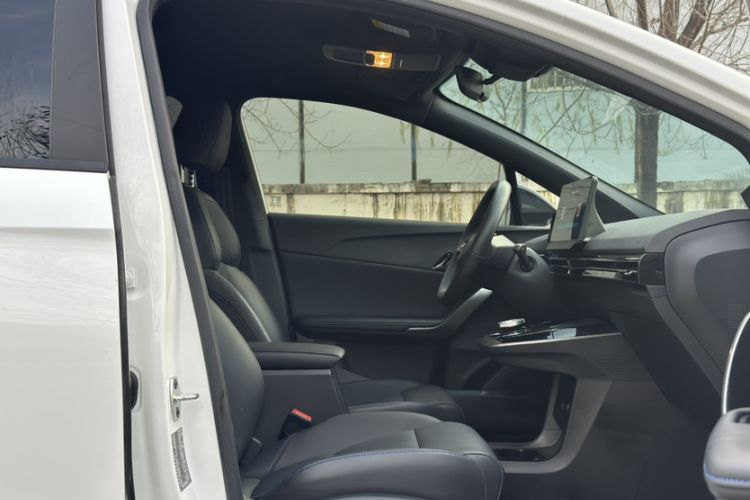 Used MG 4 EV 2023 415 km Range Sea-Faring Champion Edition
