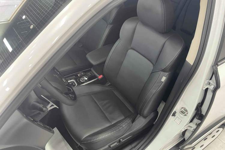 Used Mitsubishi Outlander 2019 2.4L 4x4 Zhi Xiang Edition 5 Seats China VI Standard
