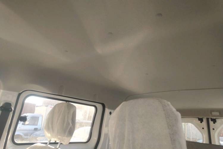 Used Wuling Yangguang 2024 300km Comfort-Grade Passenger Van 60kW
