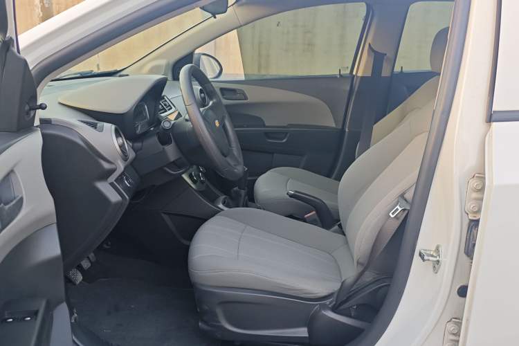 Used Chevrolet Aveo Sonic 2014 Sedan 1.4SL MT Comfort Edition
