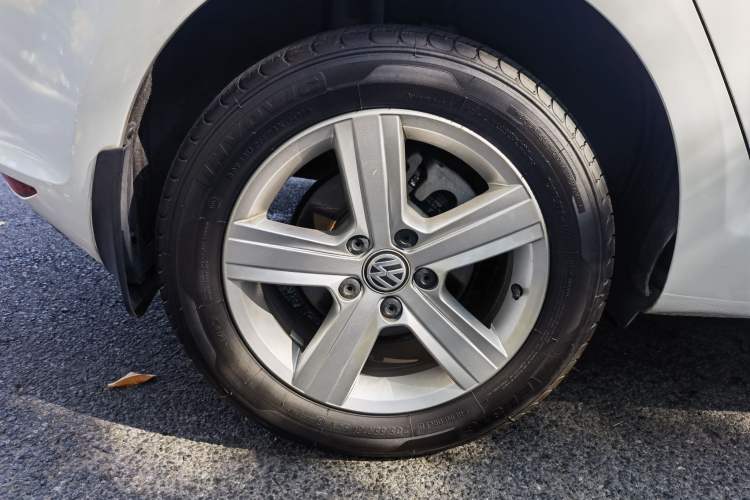 Used Volkswagen Golf 2017 1.6L Automatic Comfort Million-Vehicle Anniversary Edition
