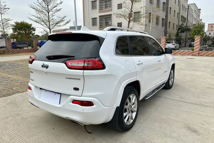 Used  Cherokee 2017 2.4L Professional Smart Edition
