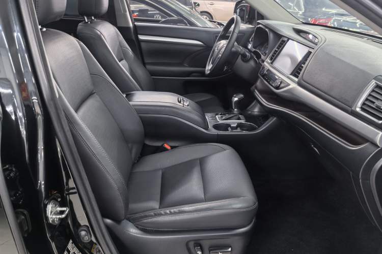 Used Toyota Highlander 2018 2.0T Four-Wheel Drive Prestige Version 7 Seats China V Emission Standard
