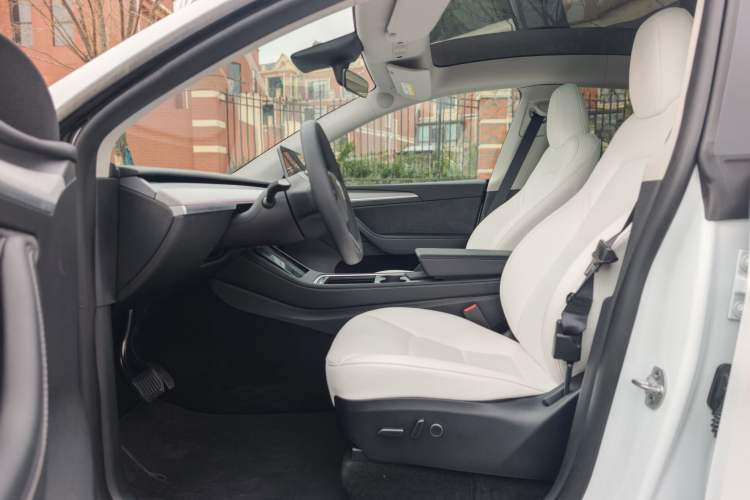 Used Tesla Model Y 2023 Long-Range All-Wheel-Drive Version