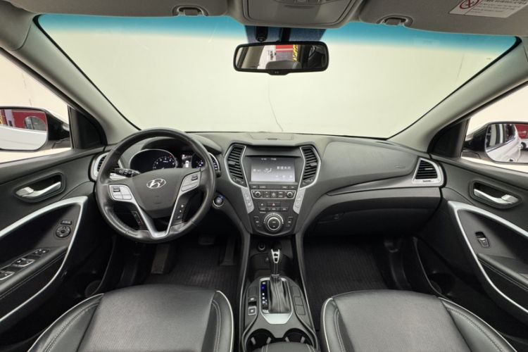 Used Hyundai Santa Fe 2017 2.4L Automatic Two-Wheel Drive Smart Version 5 Seats
