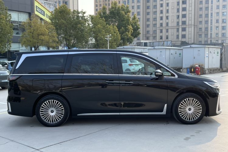 Used VOYAH Dream 2025 PHEV Four-Wheel Drive Prestige Kunpeng Edition
