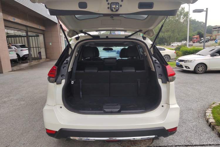 Used Nissan X-Trail 2017 2.0L CVT 7-Seater Comfort Edition 2WD
