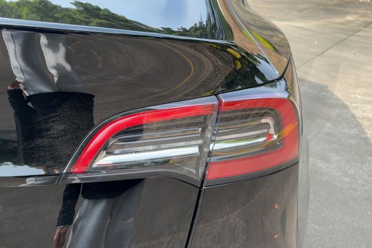 Used Tesla Model Y 2022 Long-Range All-Wheel-Drive Version
