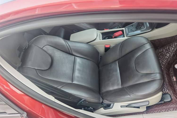 Used Volvo V40 2015 1.6T Zhiyi Edition