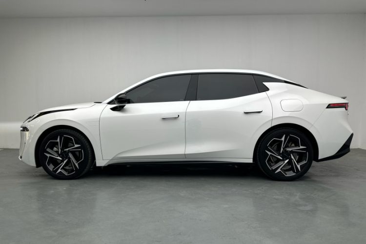 Used Lynk & Co 07 2024 EM-P 126 Long-Range Halo
